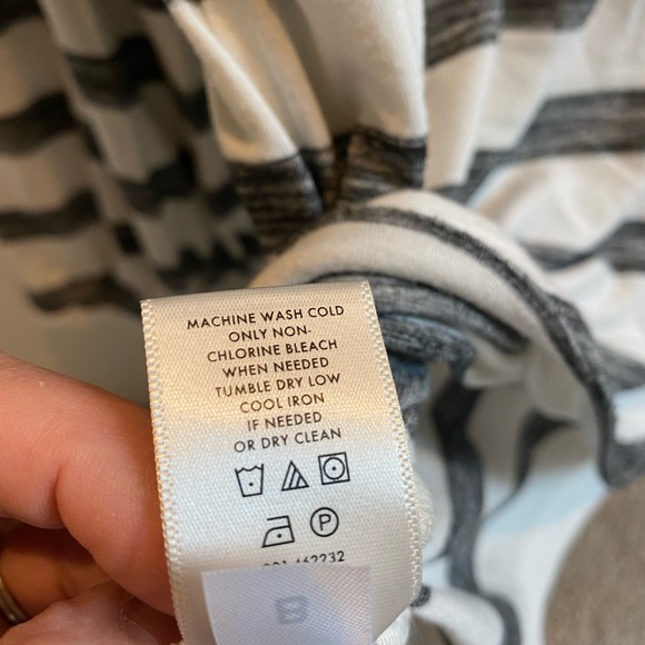 ⭐️ 3 for $20 SPECIAL ⭐️Ann Taylor XS Grey/White Scoop Neck Long Sleeve Shirt - Picture 2 of 4